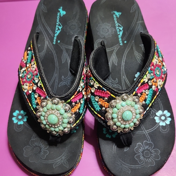 Montana West Shoes - Montana West Black and Multicolor Embroidered Sandals
